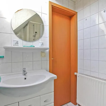 Nice In With Kitchen Apartment *